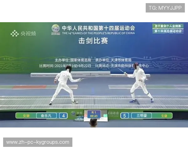 击剑冠军的荣耀瞬间：赛后与粉丝贴贴的温情时刻